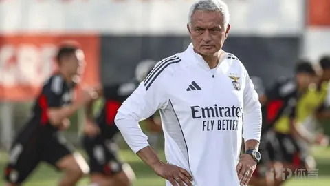 莱纳德高效内线狂取25分8板，灰熊防线屡遭冲击